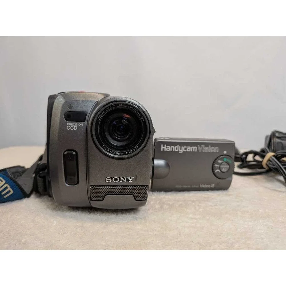Sony Handycam CCD-TRV22 Video 8 Camcorder 26x Zoom‎ SteadyShot w AC Adapter